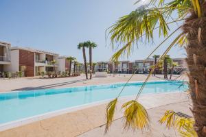 Bazén v ubytování Wave Island Vice D9 nebo v jeho okolí