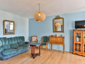 Televízia a/alebo spoločenská miestnosť v ubytovaní Les Salines - Appartement - Gare des Sables