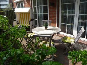 Ein Garten an der Unterkunft Kampstraße 9, W2, GB3