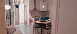 a kitchen with a table and chairs in a room at La casa Rosa 2 in Ponza