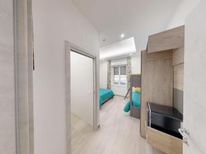 a small room with a bed and a mirror at Ilaria e Giulia Rooms in Corbara
