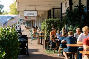 Hosté ubytování Central Vic Park Gem - Walk to Food Strip and More