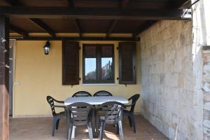 Fotografie z fotogalerie ubytování S040 - Sirolo, comodo trilocale con Giardino v destinaci Sirolo