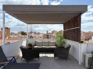 Balkon lub taras w obiekcie Sunny penthouse in Fuengirola by Costarentals - Ref 212