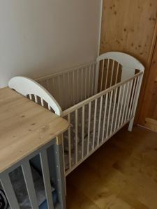 Ein Bett oder Betten in einem Zimmer der Unterkunft Ferienwohnung Monteurswohnung für 1 bis 8 Personen