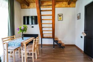 TV a/nebo společenská místnost v ubytování Tuta Area Cottage