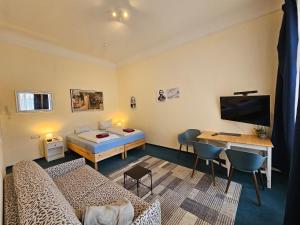 TV a/nebo společenská místnost v ubytování Cityappartement am Theaterplatz