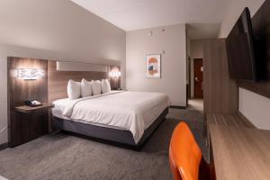 a hotel room with a bed and a flat screen tv at Holiday Inn Express Hotel & Suites Orange City - Deltona by IHG in Orange City +35 photos
