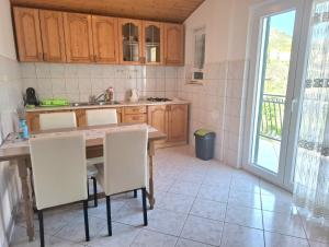 Kuchyň nebo kuchyňský kout v ubytování Apartments Dalmatia + 23 fotografií