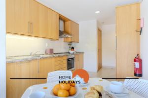 Η κουζίνα ή μικρή κουζίνα στο #327 Corcovada 43 Vista Piscina by Home Holidays