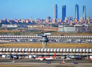 Pemandangan umum bagi Madrid atau pemandangan bandar yang diambil dari apartmen