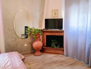 TV a/nebo společenská místnost v ubytování FalcoBianco GuestHouse