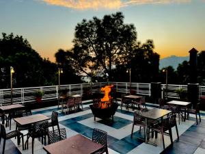 Foto sihtkohas Shimla asuva majutusasutuse Hotel Pearl Grand White near VOLVO BUS STAND #private parking #AC ROOMS #in city centre galeriist