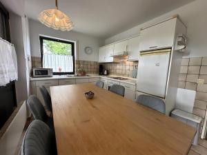 Η κουζίνα ή μικρή κουζίνα στο Apartment Ruhepause III Ruhig & Geräumig