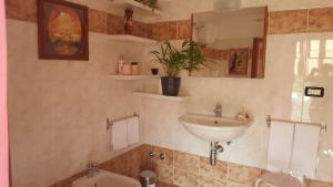 Koupelna v ubytování FalcoBianco GuestHouse
