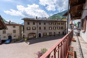 Nespecifikovaný výhled na hory nebo výhled na hory při pohledu z prázdninového domu