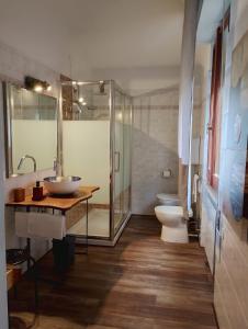 Koupelna v ubytování FalcoBianco GuestHouse