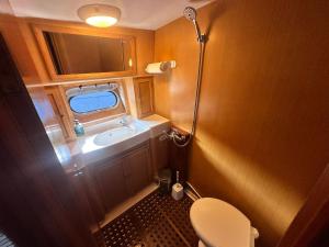 Koupelna v ubytování PRUVA YACHT