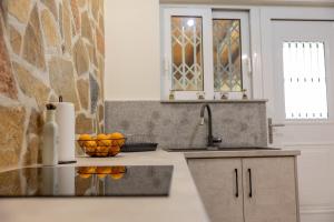 Kuchyň nebo kuchyňský kout v ubytování Nelly's Modern House + 36 fotografií
