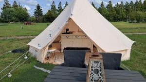 Fotografie z fotogalerie ubytování Glamping tent met privé sanitair v destinaci Hensbroek