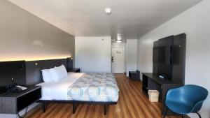 Postel nebo postele na pokoji v ubytování Motel 6-Ennis, TX