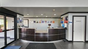 Vstupní hala nebo recepce v ubytování Motel 6-Ennis, TX + 37 fotografií
