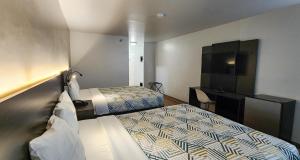 Postel nebo postele na pokoji v ubytování Motel 6-Ennis, TX