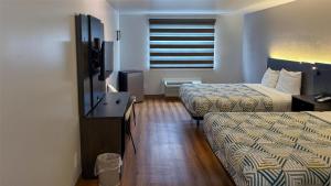 Postel nebo postele na pokoji v ubytování Motel 6-Ennis, TX