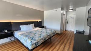 Postel nebo postele na pokoji v ubytování Motel 6-Ennis, TX