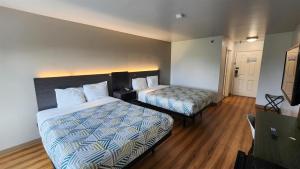 Postel nebo postele na pokoji v ubytování Motel 6-Ennis, TX