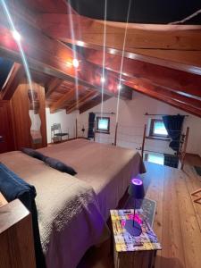 Ένα ή περισσότερα κρεβάτια σε δωμάτιο στο Casa vacanze La Ravoire +7 φωτογραφίες