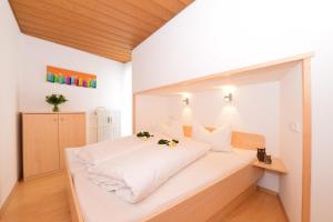 Posteľ alebo postele v izbe v ubytovaní Familienhotel Kleinwalsertal