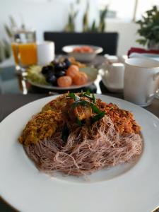 Makanan di atau di tempat lain dekat hotel