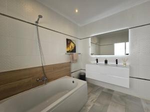 Kúpeľňa v ubytovaní Large Family Villa 500m From Beach with Stunning Views