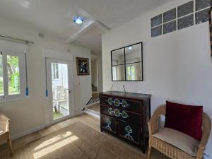 Posedenie v ubytovaní Large Family Villa 500m From Beach with Stunning Views