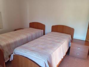 two beds sitting next to each other in a bedroom at Villa Nenetta in Ostuni