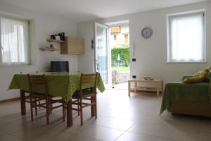 a kitchen and dining room with a table and chairs at Appartamenti Lilia - Ledro in Tiarno di Sopra
