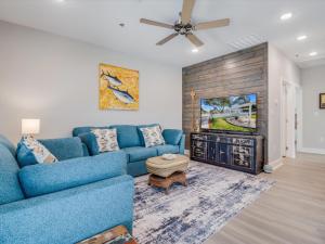 a living room with a blue couch and a tv at Nauta Mirage in Rockport