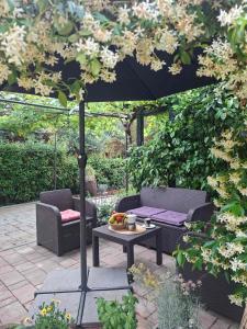 Κήπος έξω από το Enna bedroom with private balcony