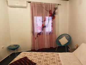 Кровать или кровати в номере Anastasia's Corner