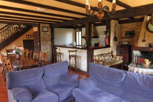 O lounge ou bar de Casa rural El Manantial