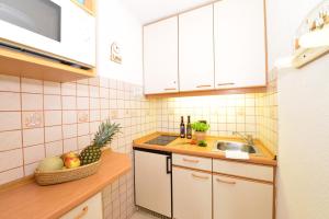 Kuchyňa alebo kuchynka v ubytovaní Familienhotel Kleinwalsertal