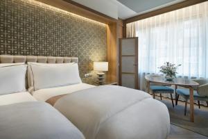 Postel nebo postele na pokoji v ubytování The Westin Madrid Cuzco