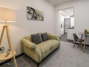 Η κουζίνα ή μικρή κουζίνα στο Flat 1, Mona House +20 φωτογραφίες