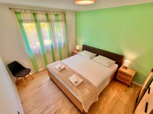 Postel nebo postele na pokoji v ubytování Apartments Gorana