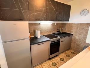 Kuchyň nebo kuchyňský kout v ubytování Apartments Gorana