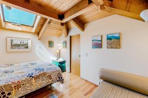 a bedroom with a bed and wooden ceilings at Cadwalader House in Sea Ranch +68 photos