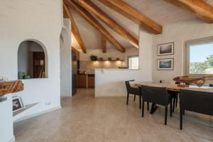 a kitchen and dining room with a table and chairs at Discesa a mare - Lussuosa Villa a 180 sul Mare in Villaggio Piras +30 photos