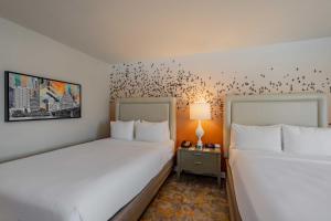 Postel nebo postele na pokoji v ubytování Hotel Indigo Austin Downtown - University by IHG