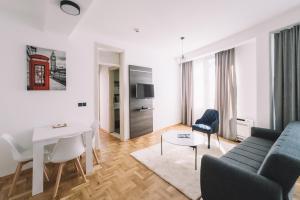 TV a/nebo společenská místnost v ubytování ApartHotel Cruiser Luxury